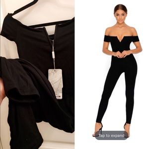 Off shoulder jumpsuit with a wired bust.